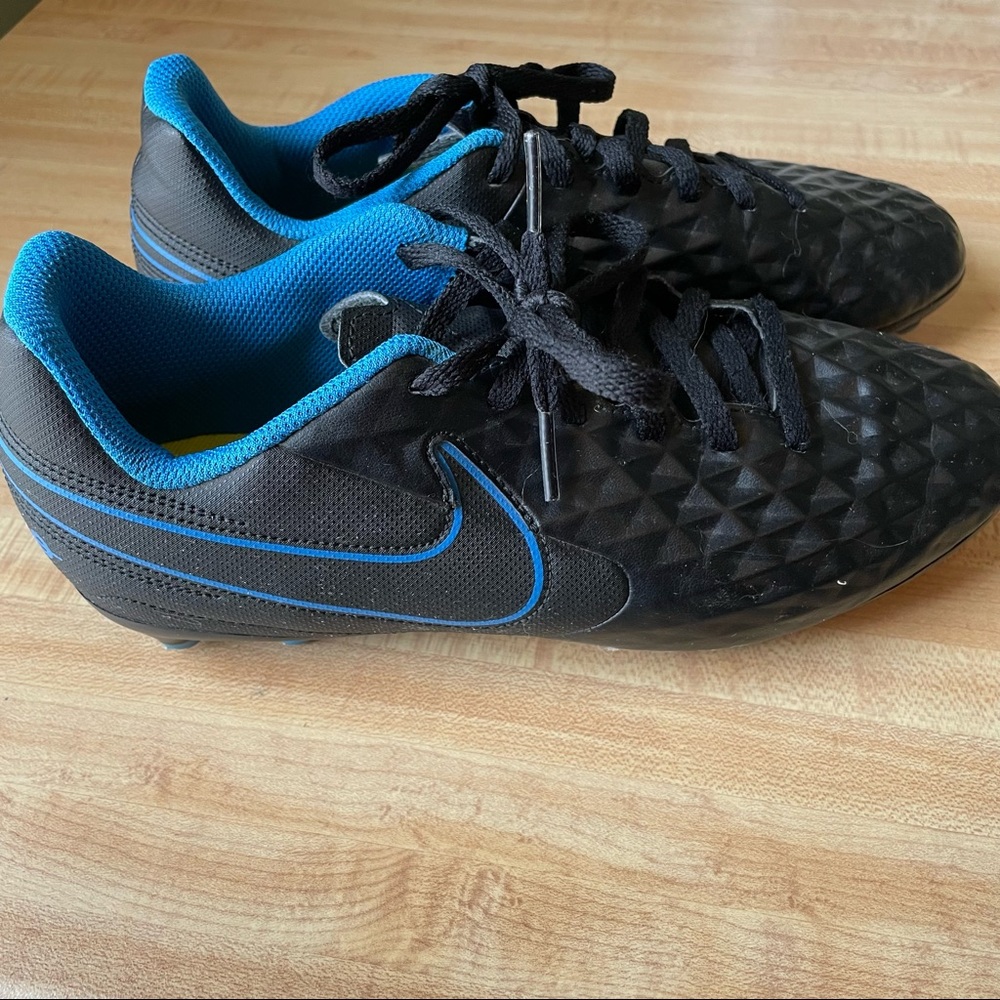 Nike Tiempo Soccer Cleats ⚽️ Size 6Y - Gender Neutral